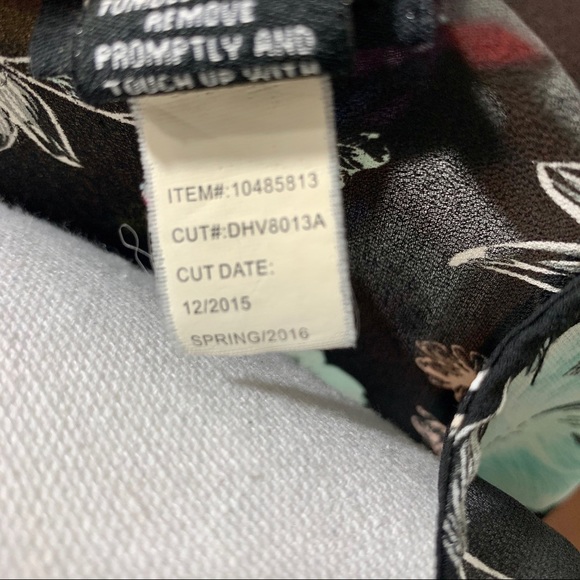 Torrid Goodnight Floral Chiffon Button Front Top 2 - Picture 10 of 10